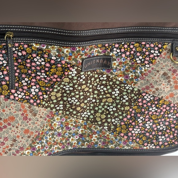 Union Bay floral crossbody messenger Y2K style bag with adjustable strap. - Picture 3 of 7